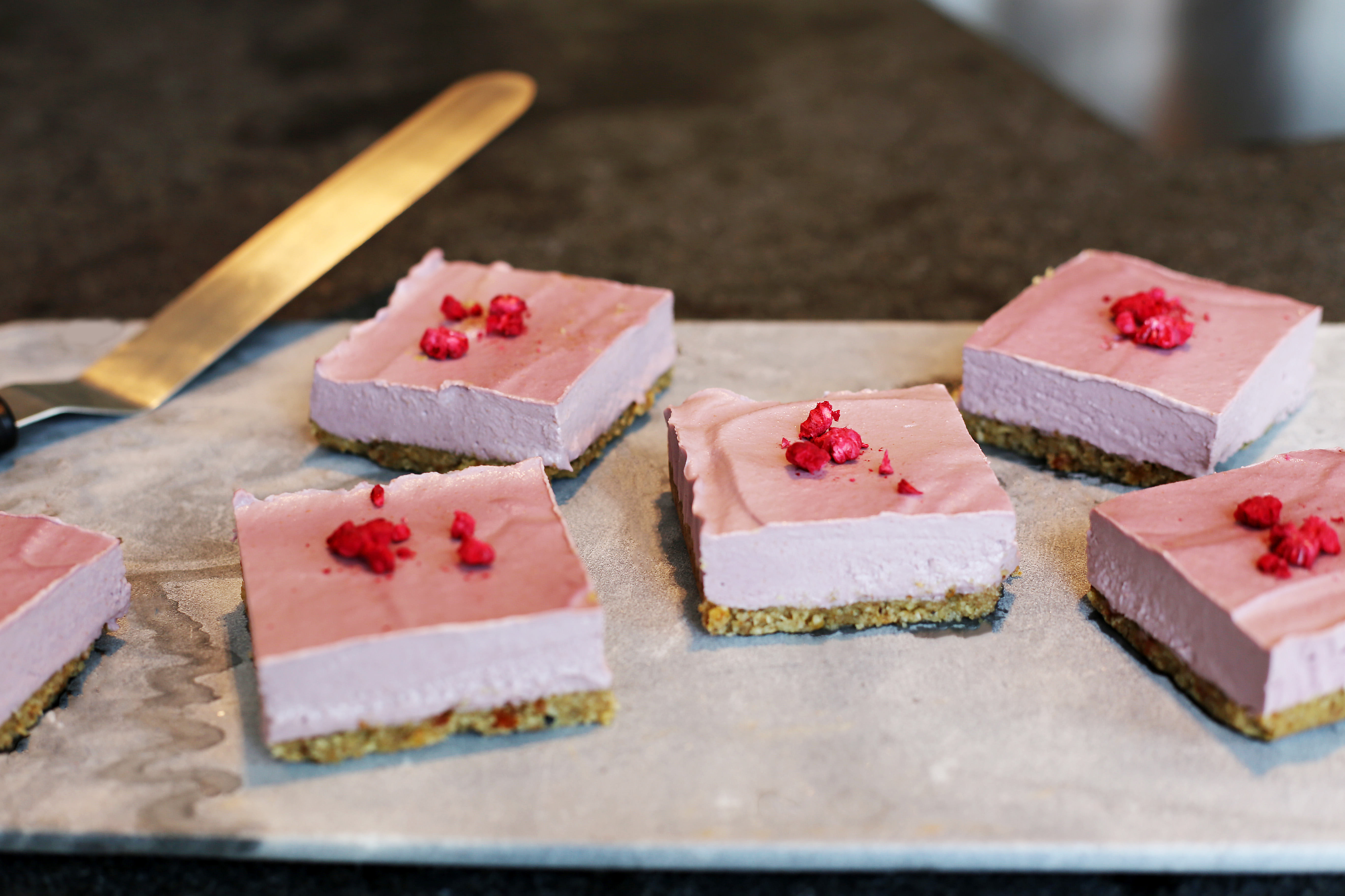 raw-vegan-raspberry-cheesecake-bars-1